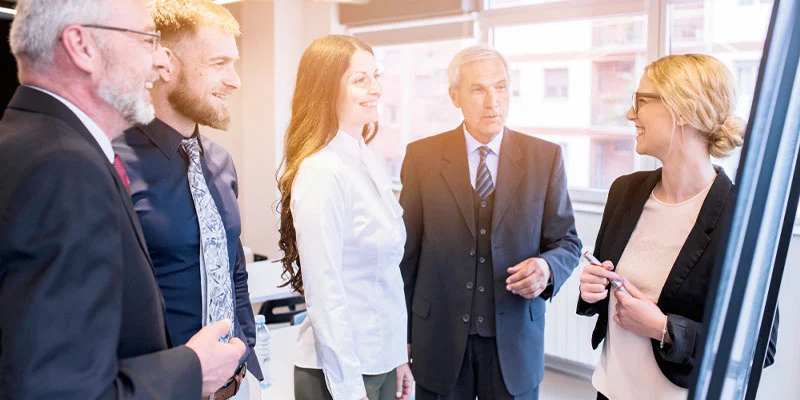 Growing B2B Healthcare Market in the UAE Business professionals discussing digital health solutions